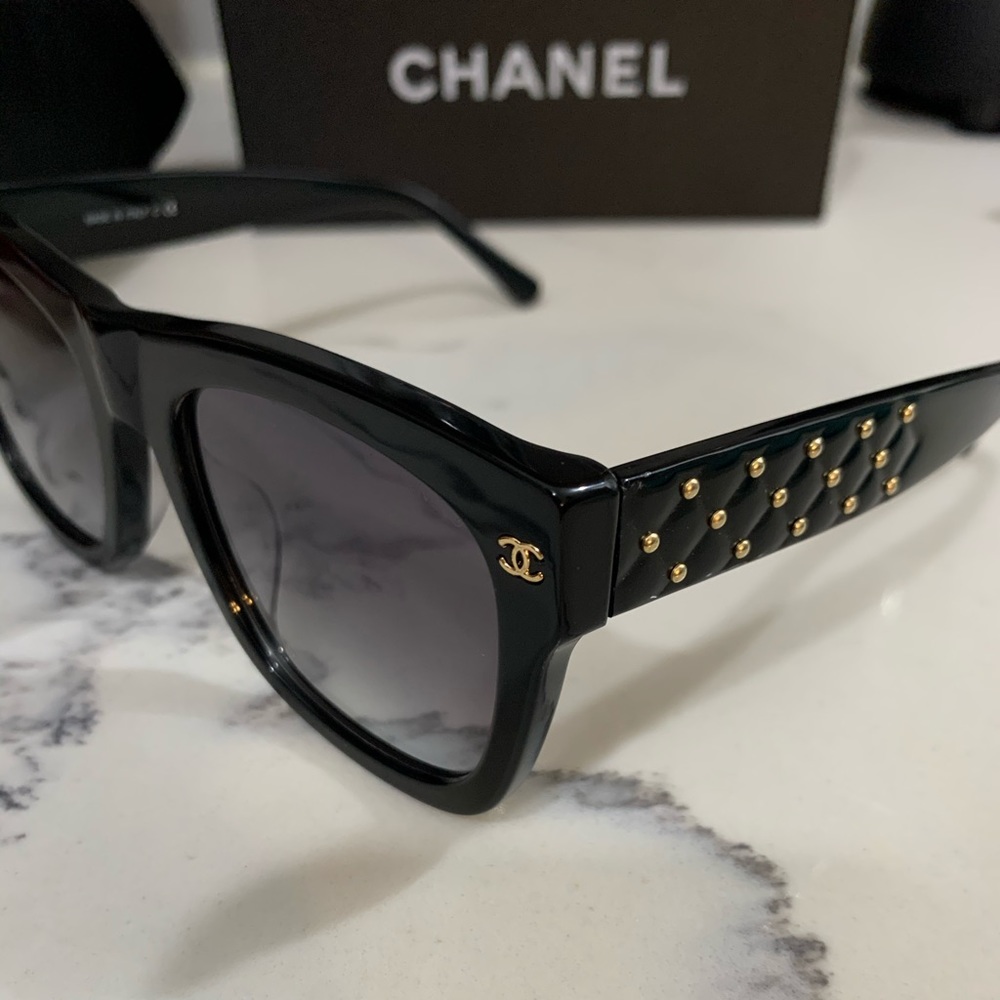 Used Chanel quilted sunníes🕶